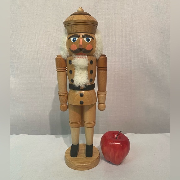 Vintage Erzgebirge Nutcracker Soldier Natural Wood Tan Brown Black 15" Germany - Picture 2 of 9